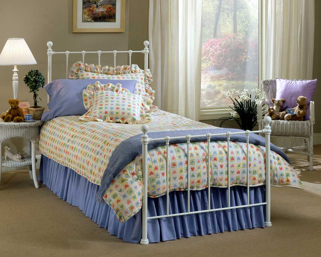 Hillsdale Molly Bed - White