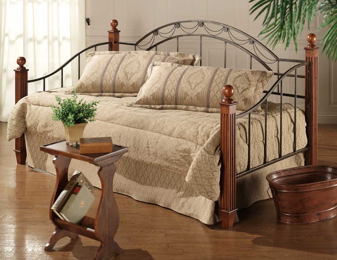 Hillsdale Camelot Wood Post Daybed Hillsdale Camelot Wood Post Daybed