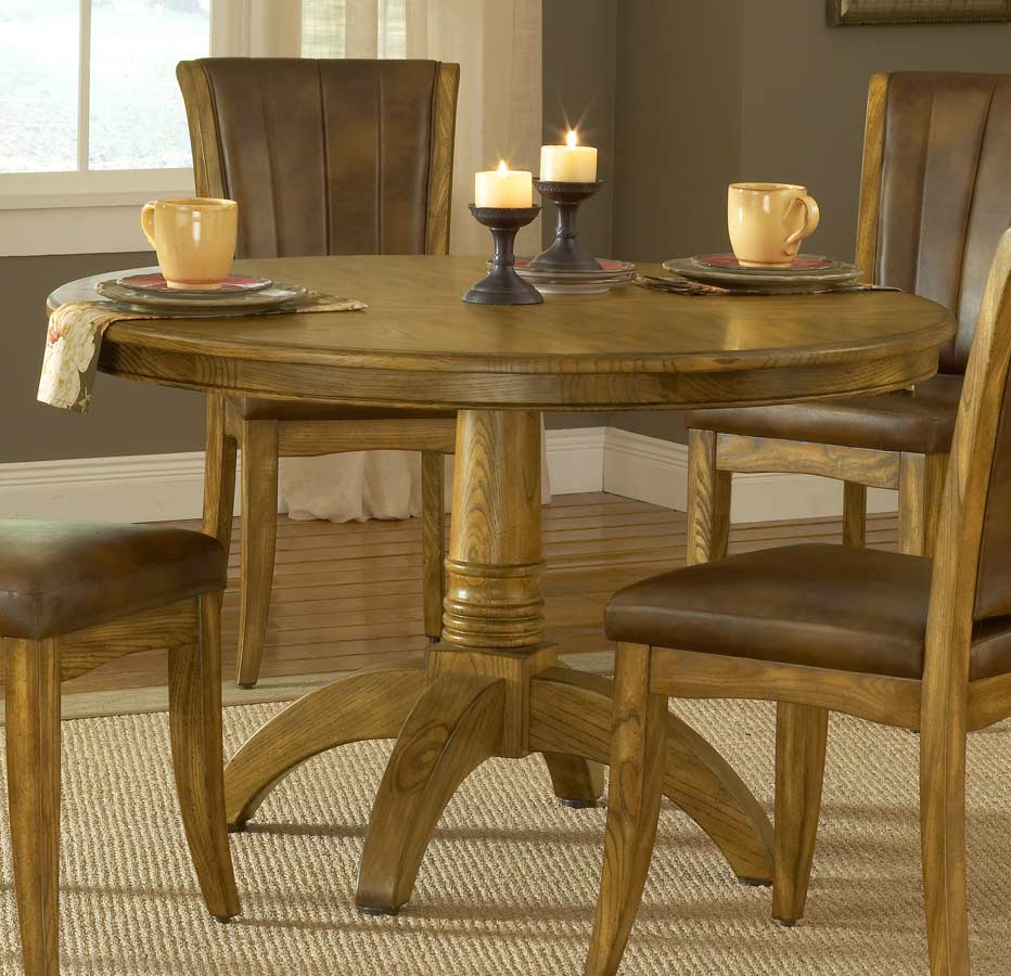 Hillsdale Grand Bay Round Dining Set with Caster Chair Oak